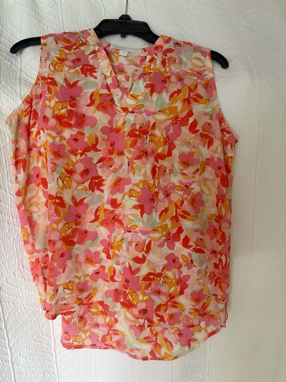 Juniper + Lime Sleeveless Blouse Size S Pink Floral Print V-Neck Top